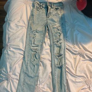 Woman’s American Eagle jeans